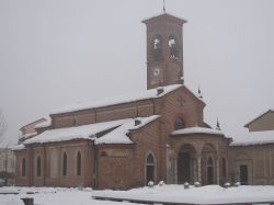 Nevicata in Lombardia: la Chiesa di Carpiano - © Gabriele Bellotti - CC BY 2.0, Wikipedia