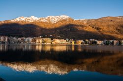 La città di Omegna sul Lago d'Orta, fotografata in autunno (Piemonte)