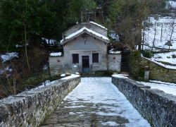 L'Oratorio della Visitazione a Portico di Romagna, nella valle del fiume Montone - © Zitumassin - CC BY 3.0 - Wikimedia Commons.