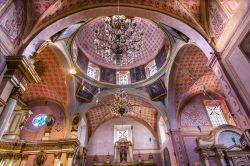 L'interno dell'Oratorio di San Felipe Neri a San Miguel de Allende, Messico. L'edificio fu costruito nel '700 - © Bill Perry / Shutterstock.com