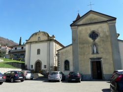 Oratorio e chiesa dei Santi Jacopo e Cistofano a Podenzana - © Davide Papalini, CC BY-SA 3.0, Wikipedia
