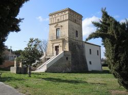 Orsogna, Abruzzo: la Torre di Bene, una costruzione medievale che caratterizza il centro storico cittadino - © Pietro, CC BY-SA 4.0, Wikipedia