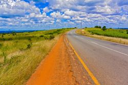 Paesaggio agreste e strada verso Lilongwe, Malawi.
