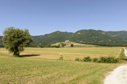 Paesaggio appenninico nei dintorni di Greccio - © hal pand / Shutterstock.com