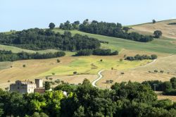 Paesaggio delle colline delle Marche nei pressi di San Severino