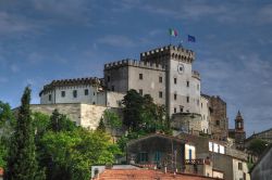 Palazzo Bombardieri è parte della rocca di Rosignano Marittimo, il principlae luogo d'interesse turistico della cittadina toscana.
