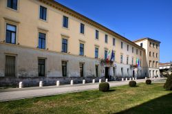 Palazzo del Governo a Caserta, sede della Prefettura e della Questura, Campania.
