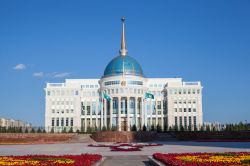 Palazzo presidenziale di Astana, Kazakistan - Conosciuto come il nome di Ak Orda, che tradotto significa "orda bianca", il palazzo presidenziale di Astana è residenza ufficiale ...