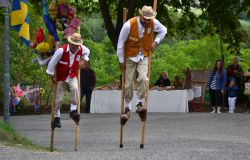 Il Palio dei Trampoli a Schieti nelle Marche - © www.paliodeitrampoli.it