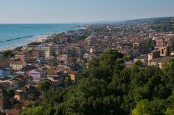 Panorama aereo di San Benedetto del Tronto e Grottammare, Marche.
