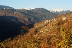 Panorama autunnale della Valle di Cembra in Trentino