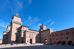 Il Castello di Ferrara risale al 1385: la prima ...