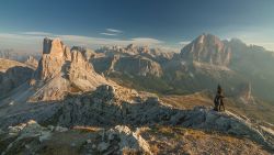 Panorama dal rifugio Nuvolau, Cortina d'Ampezzo, Veneto. Situata sulla sommità dell'omonimo monte, questa baita inaugurata nel 1883 è stata la prima ad essere costruita ...