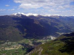 Panorama dalla Cima Vezzena in direzione di Roncegno Terme e la Valsugana - © Alexroat - Wikipedia