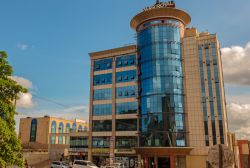 Panorama del centro Park Royal a Kampala, Uganda. Si tratta di un grande centro per lo shopping e gli affari situato nella capitale - © Andreas Marquardt / Shutterstock.com