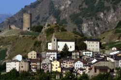Panorama del centro storico di Saillon, borgo del Canton Vallese in Svizzera