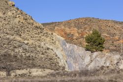 Panorama del paesaggio montuoso che circonda la cittadina spagnola di Daroca, Aragona.

