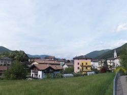 Panorama del piccolo borgo di Lona in Trentino Alto Adige.
