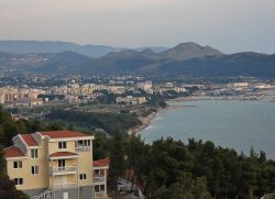 Panorama della costa con spiagge di Antivari, dal nome moderno di Bar  - © Raymond Zoller - Wikimedia Commons