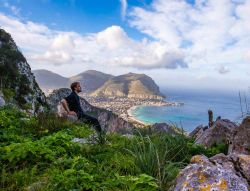 Panorama della costa nord siciliana, si nota la baia di Mondello - © Andreas Zerndl / Shutterstock.com