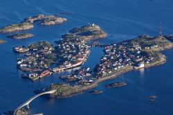 Panorama delle isolette che compongono Henningsvaer, Isole Lofoten