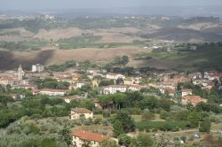 Panorama delle colline e del borgo di Casciana Terme in Toscana - © LigaDue - CC BY 3.0, Wikipedia