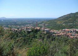 Panorama di Castelforte in provincia di Latina, Lazio - © Carlo V. Iossa, Pubblico dominio, Wikipedia