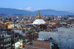 Panorama di Kathmandu, Nepal. Anticamente chiamata Kantipur, questa città è la più grande del paese con una popolazione di oltre 1 milione di abitanti nella sola area urbana ...