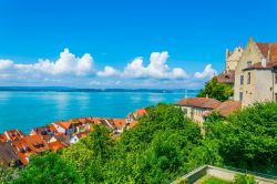 Panorama di Meersburg e il Castello medievale con vista sul Lago di Costanza