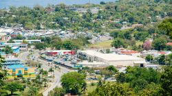 Panorama di Ocho Rios, Giamaica, e delle sue strade dall'alto delle montagne - © Atomazul / Shutterstock.com
