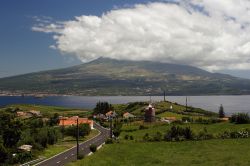 Una bella veduta panoramica di quest'isola portoghese che conta circa 15 mila abitanti. L'anno della sua scoperta non è ben definito anche se pare che nel 1460 fosse già ...