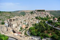Panorama di Ragusa, Sicilia, Italia. L'origine del nome risale all'epoca bizantina e deriva precisamente dal termine Rogos che significa granaio per spiegare la ricchezza agricola della ...