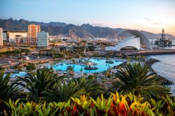 Il Panorama di Santa Cruz de Tenerife, sulla costa nord-orientale,  Isole Canarie (Spagna)