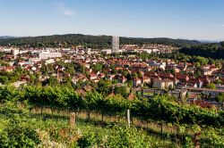 Panorama di Winterthur dall'alto, Svizzera. E' la sesta città del paese, la più grande a est di Zurigo. In questa località passato e presente si fondono in perfetta ...