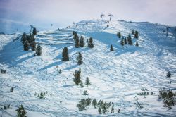 Panorama innevato nello ski resort di Galtur, Austria. Qui si trovano 8 impianti di risalita e 43 km di piste di ogni grado di difficoltà.

