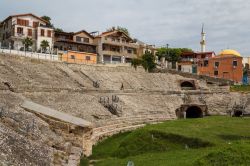 Panorama interno del grande anfiteatro romano di Durazzo, Albania. Costruito nel II° secolo, poteva ospitare sino a 20 mila persone.
