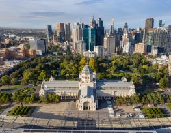 Panoramica aerea del Melbourne Exhibition Building nei Carlton Gardens, Australia. Qui nel maggio del 1901 si tenne la prima seduta del Parlamento australiano - © Michael R Evans / Shutterstock.com ...