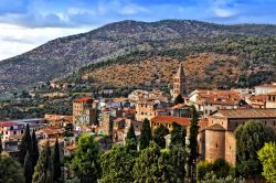 Panoramica complessiva della città di Tivoli, Lazio. Siamo sulle pendici dei monti Tiburtini fra la campagna romana a ovest e i territori di Castel Madama e Vicovaro nell'entroterra ...