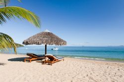 Il paradiso nei tropici: la spiaggia bianca di Nosy Be è considerata una delle più belle del Madagascar - © Pierre-Yves Babelon / Shutterstock.com