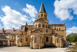 Paray-le-Monial (Francia): la chiesa del Sacro Cuore. Il complesso monumentale religioso è formato da una serie di edifici importanti anche dal punto di vista artistico - © Nigel ...