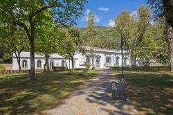 Parco nella città termale di Telese Terme in Campania - © Francesca Sciarra / Shutterstock.com