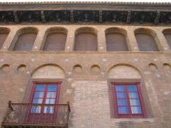 Particolare architettonico di un edificio del centro di Tudela, Spagna.
