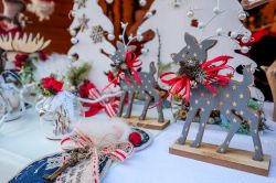 Particolare dei mercatini di Natale nel centro storico di Treviso in Veneto - © Stefano Mazzola / Shutterstock.com