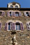 Particolare dell'abbazia di Sainte-Foy a Conques, Francia. Questo luogo di culto è una popolare fermata per i pellegrini lungo il percorso verso Santiago di Compostela. L'attrazione ...