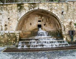 Particolare dell'acquedotto di Megali Vrysi a Krasi, plateau di Lassithi, isola di Creta (Grecia).
