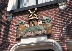 Particolare di un edificio nel centro storico di Amersfoort, nella provincia di Utrecht (Olanda) - © Dafinchi / Shutterstock.com