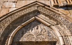 Particolare di una porta scolpita del monastero di Ananuri in Georgia.