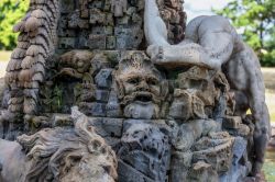 Particolare di una scultura nel parco del castello Seehof a Bamberga, Germania - © Andreas Zerndl / Shutterstock.com