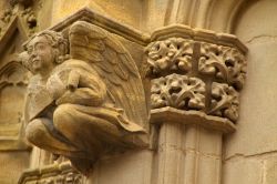 Particolare scultoreo in una chiesa di Bayonne, Francia.
