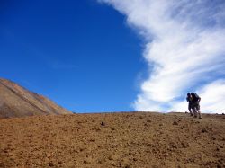 Il Parco Nazionale del Teide (Tenerife) è attraversato da una fitta rete di sentieri da trekking adatti a tutti.